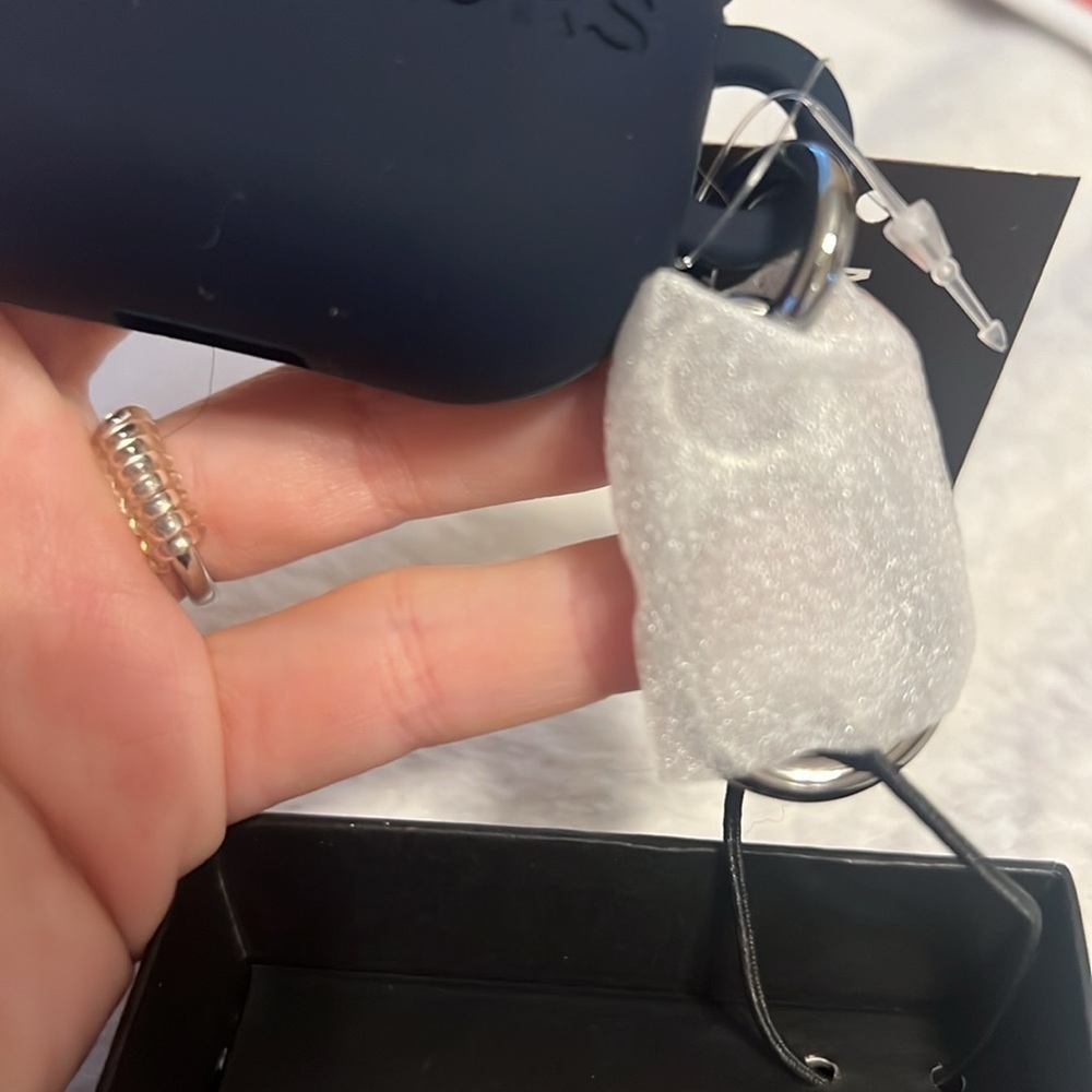 NWT Michael Kors AirPod Pro Case - Navy Blue - GIFT CONDITION - Picture 6 of 9